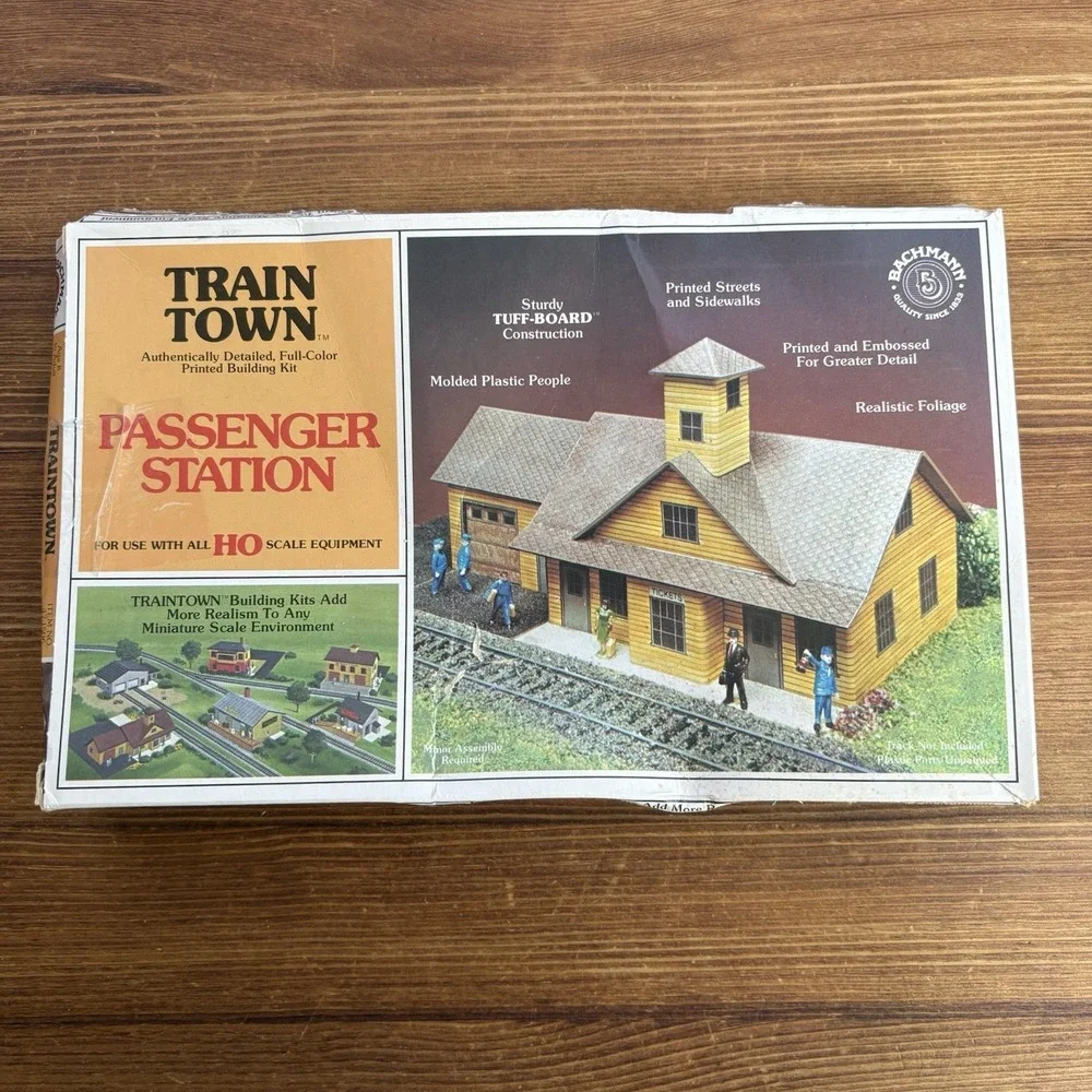 Bachmann Train Town HO Scale Passenger Station Model Kit 47-1506 Complete Box
